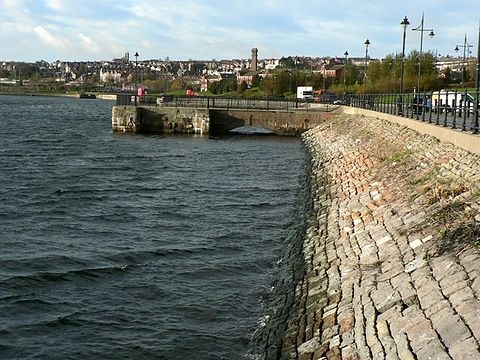 Sea_wall_at_Barry_Docks_-_geograph.org.uk_-_1051948
